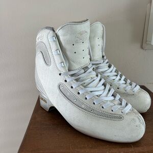 Used Edea Ice Flys size 245B
